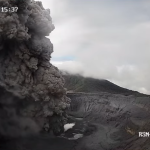 La habitación captura una poderosa erupción del volcán Poás