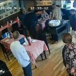 La discusión culmina en un homicidio involuntario en una carretera pública.