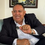 La aprobación de Trump continuó disminuyendo