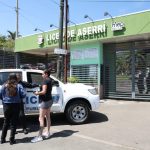 La cámara registró el choque entre el autobús y el automóvil, que resultó en 11 personas heridas.