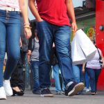 Dos hombres son críticos tras la indignación.
