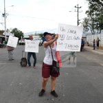 No te sientas en el destino, no creas que estas mujeres y los hombres sean cobardes