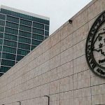 Hombre fallece tras ser apuñalado en vías públicas.