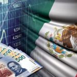 La pared se derrumba sobre la vivienda y atrapa a 4 personas.