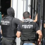 La entrada al OIJ en la casa de Mauricio Batalla