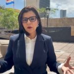Una nueva firma morada con palabras endulzando la oreja

 – El nacional cr