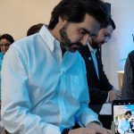 Conductor muere tras ser atropellado por su propio remolque mientras lo reparaba
 – El nacional cr