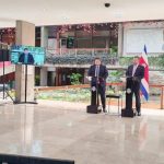 Adulto mayor grave después de que cayó junto a su automóvil al canal de un río

 – El nacional cr