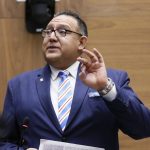 Sí, pueden hacer vídeos para conferencias sin ensalzar logros.

 – El nacional cr