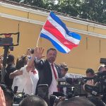 La aparición de Rodrigo Chaves comenzó con emoción y polémica

 – El nacional cr